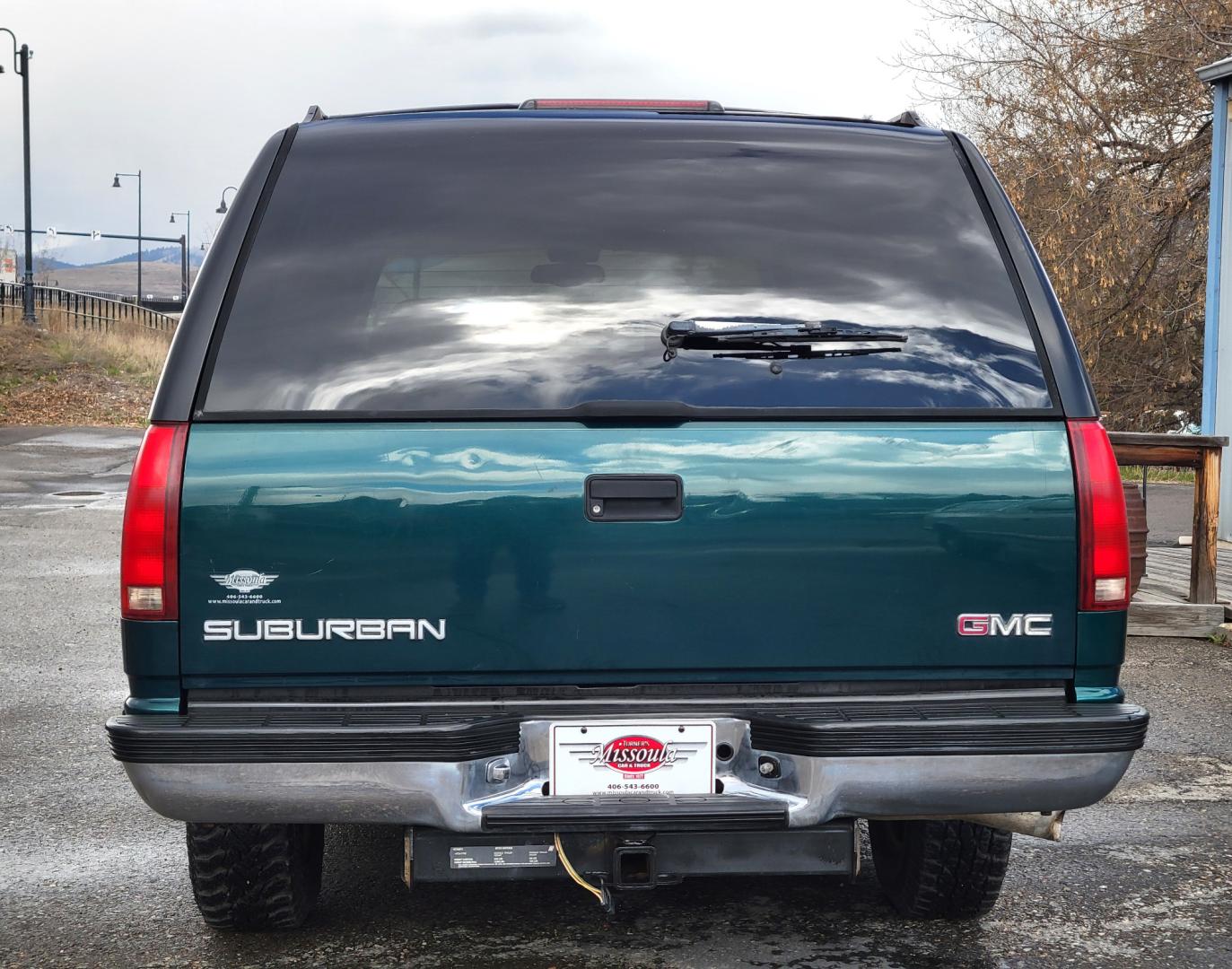 1998 Green /Gray GMC Suburban SLE (3GKFK16R9WG) with an 5.7L V8 engine, 4 Speed Auto transmission, located at 450 N Russell, Missoula, MT, 59801, (406) 543-6600, 46.874496, -114.017433 - 4WD SUV. 5.7L V8 Engine. 4 Speed Automatic Overdrive Transmission. Front and Rear Climate Control. AM FM CD Cassette. Air Cruise. Tilt. Power Front Seats. Power Windows and Locks. Towing. Running Boards. 3rd Row Seating. Because of the Age, financing is not available on this vehicle. - Photo#5